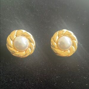 Elegant Gold and Pearl Earrings